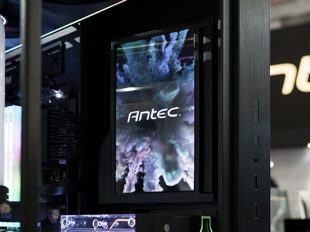 COMPUTEX 2026：Antec推出标配7英寸显示屏的C9 Digital机箱新品，轻松打造“MINI PC”