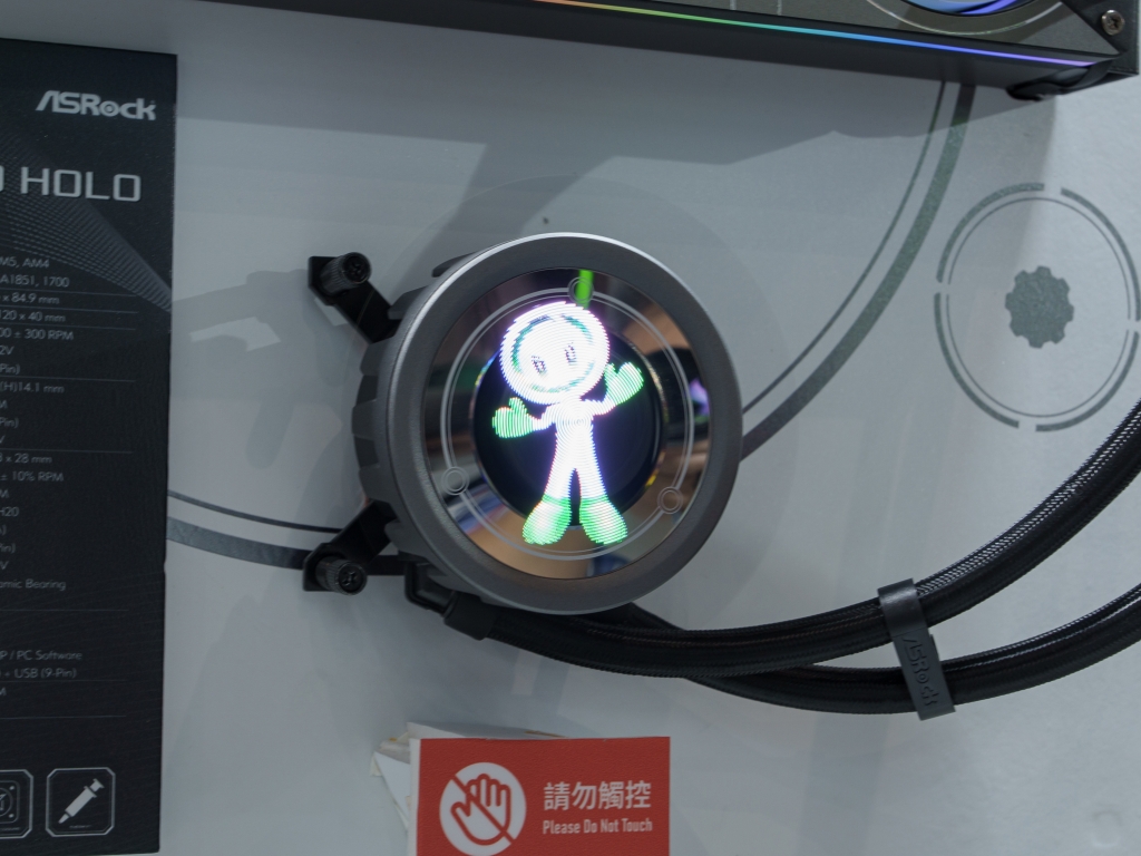 COMPUTEX 2026：ASROCK华擎展示高端全息一体水冷“TAICHI 360 HOLO”